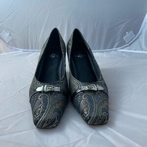 Life Stride Black and Gold Patterned Heels